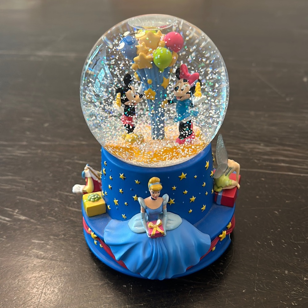 Hallmark’s WALT DISNEY 100th Musical Birthday Snow Globe Minnie Mickey